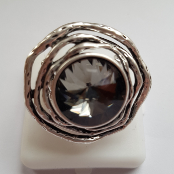 Ring mit elastischem Band