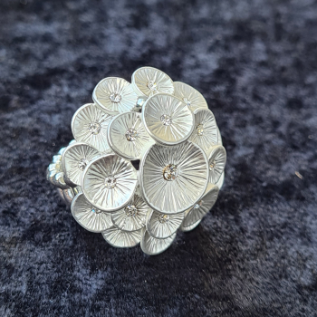 Ring rhodiniert mit Kristallen