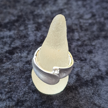 Ring versilbert, matt, mit Kristall