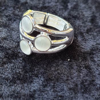 Ring mit Katzenauge