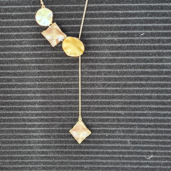 Lange Kette in Gold mit Brauntönen