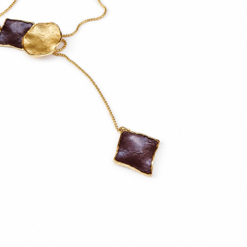 Lange Kette in Gold mit Brauntönen