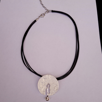 Collier rhodiniert, mit Kristall