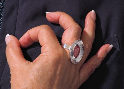 Ring mit regulierbarer Schiene