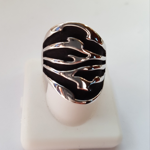 Ring mit elastischem Band