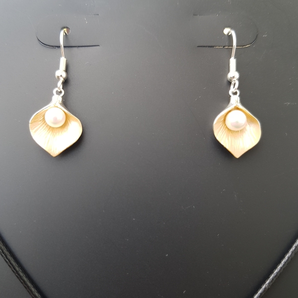 Kette mit Ohrhänger, tri-color mit Perle
