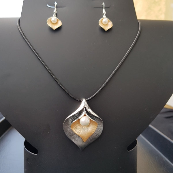 Kette mit Ohrhänger, tri-color mit Perle