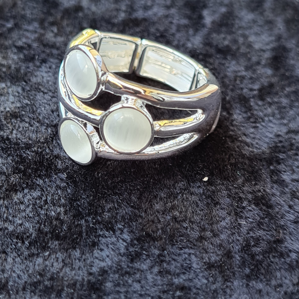Ring mit Katzenauge