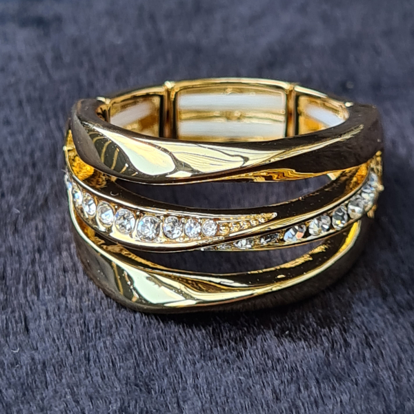 Ring vergoldet, mit Kristallen