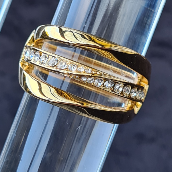 Ring vergoldet, mit Kristallen