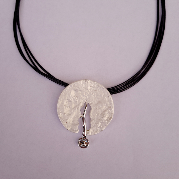 Collier rhodiniert, mit Kristall