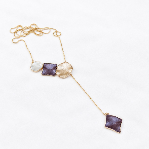 Lange Kette in Gold mit Brauntönen