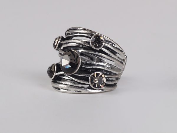 Ring mit elastischem Band