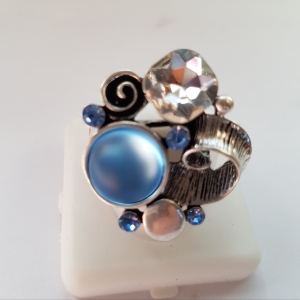 Ring mit elastischem Band