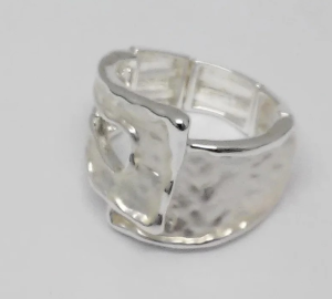Ring mit elastischem Band
