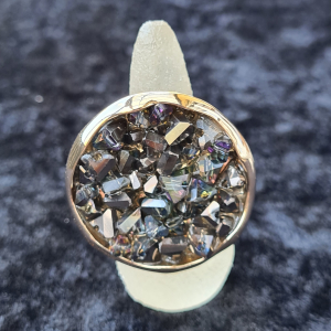 Ring vergoldet mit schwarzen Kristallen