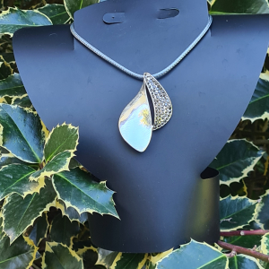 Kette versilbert mit schwarzen Kristallen