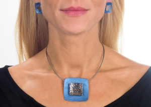 Kette mit Ohrstecker in blau-silber